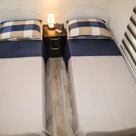 Apartment Marina Pavic Хвар Екстер'єр фото