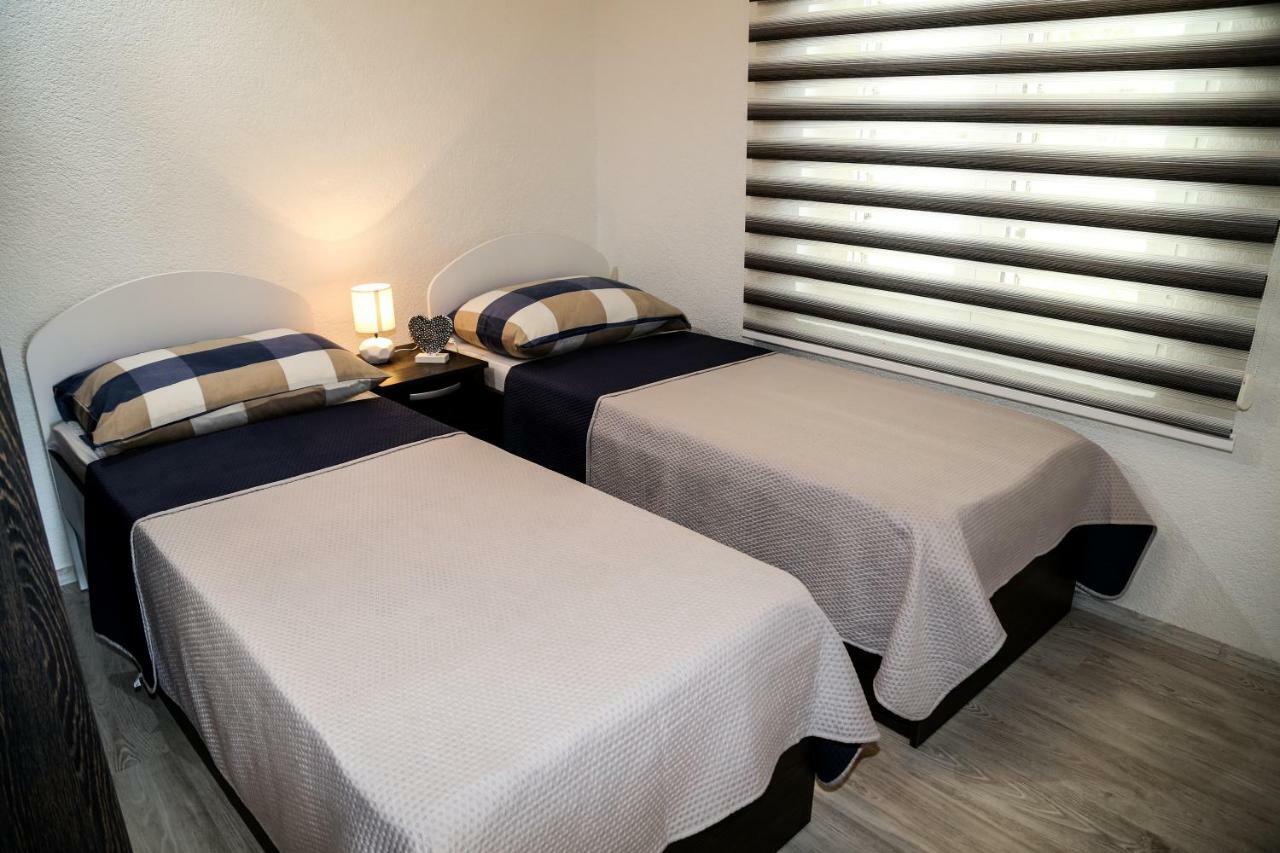 Apartment Marina Pavic Хвар Екстер'єр фото