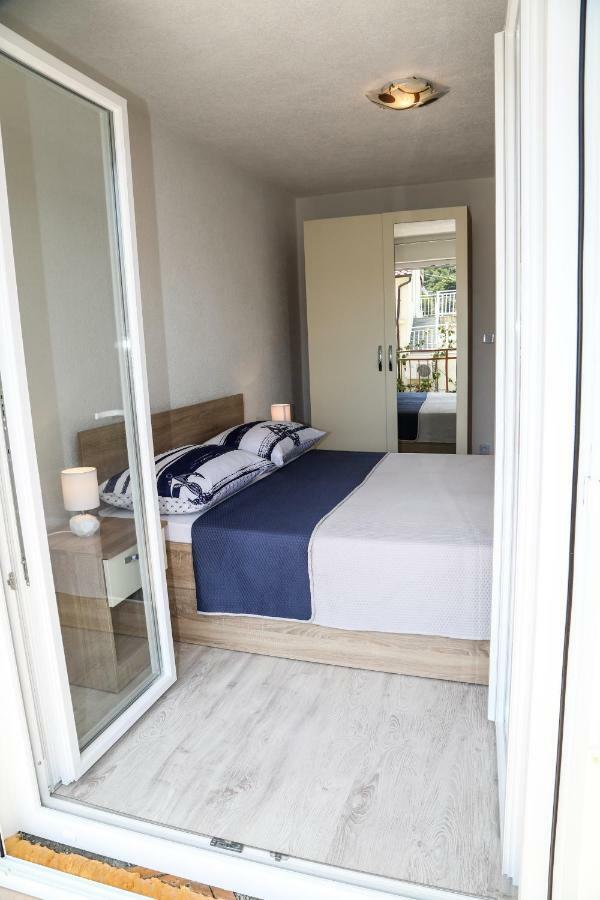 Apartment Marina Pavic Хвар Екстер'єр фото