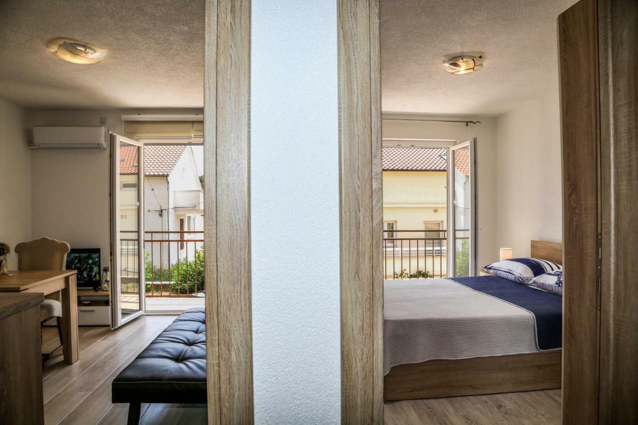 Apartment Marina Pavic Хвар Екстер'єр фото